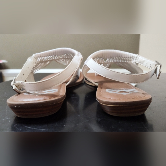 Fergalicious Sadey Flat Sandal Size 9.5 - Picture 8 of 8